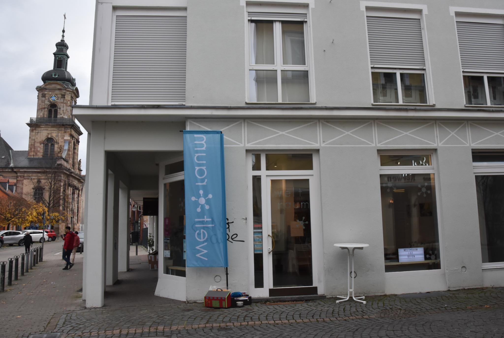 Seit 18. November befindet sich der kirchliche Begegnungsort welt:raum in der Katholisch-Kirch-Straße in Saarbrücken. Foto: Ute Kirch