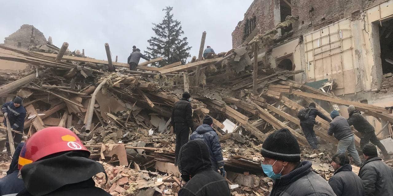 Viele Häuser sind nur noch Schutt und Asche (Foto: Caritas international)