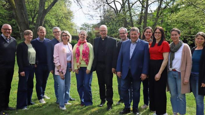 Fachteams mit Bischof Dr. Stephan Ackermann, Bereichsleiter Matthias Struth, kommissarischer Abteilungsleitung Kerstin Knopp, Teamleiter Holger Sturm. Es fehlen Sandra Baltes und Gudrun Jocher.