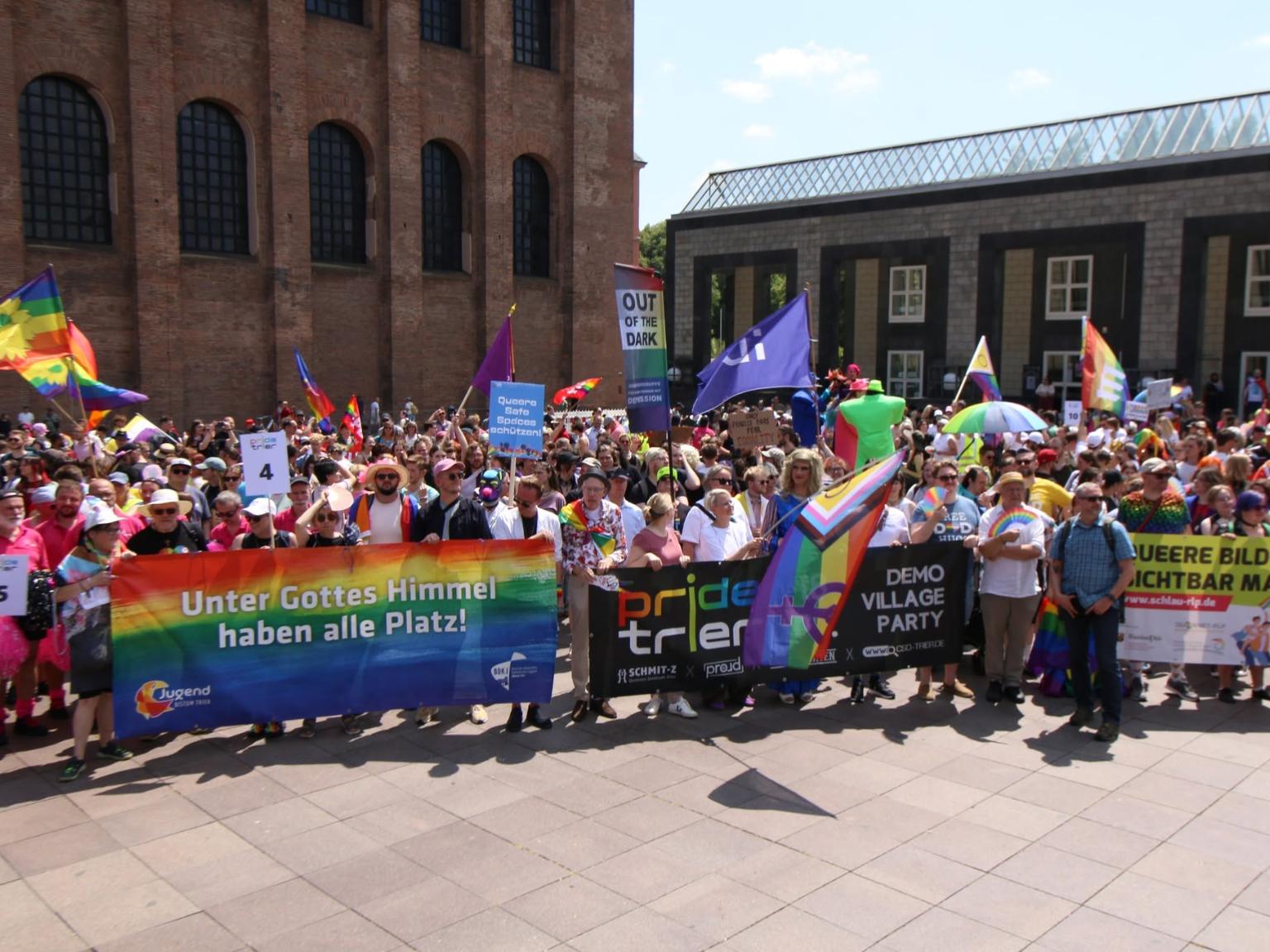 Mitglieder des AK-Queer auf dem CSD