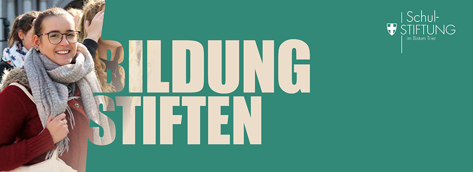 links im Bild eine junge, auf grünem Hintergrund steht Bildung stiften, oben rechts Logo Schul-Stiftung