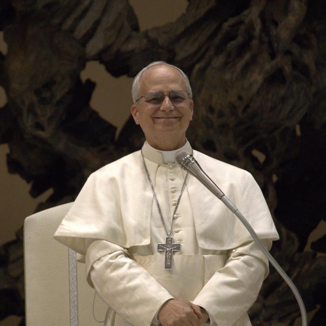 Pope_Leo_XIV_7_by_Edgar-Beltran_The Pillar _cc-by-sa_wikimedia
