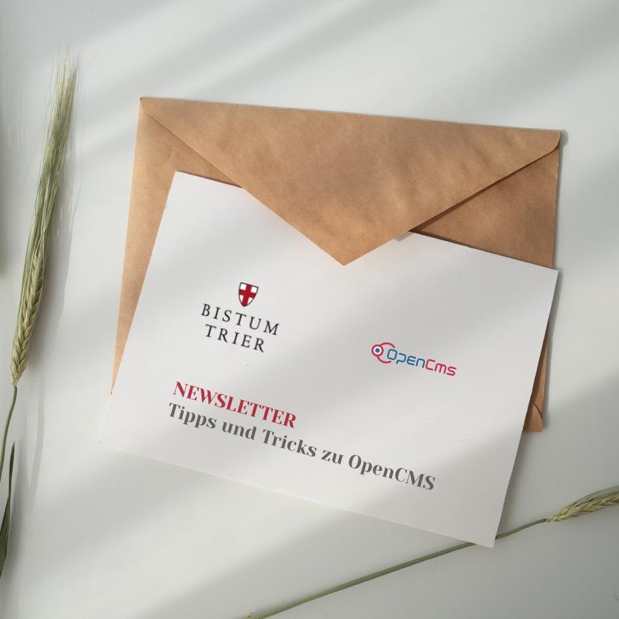 Man sieht einen geöffneten Briefumschlag. Auf dem Brief sind die Logos von Bistum Trier und OpenCMS. Darunter der Text: Newsletter. Tipps und Tricks zu OpenCMS