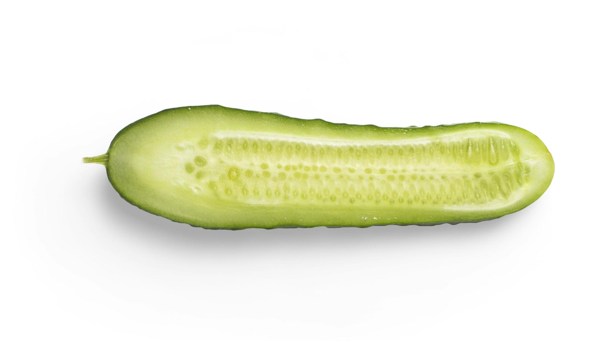 Eine aufgeschnittene Salatgurke