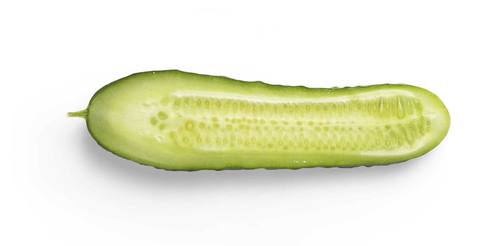 Eine aufgeschnittene Salatgurke