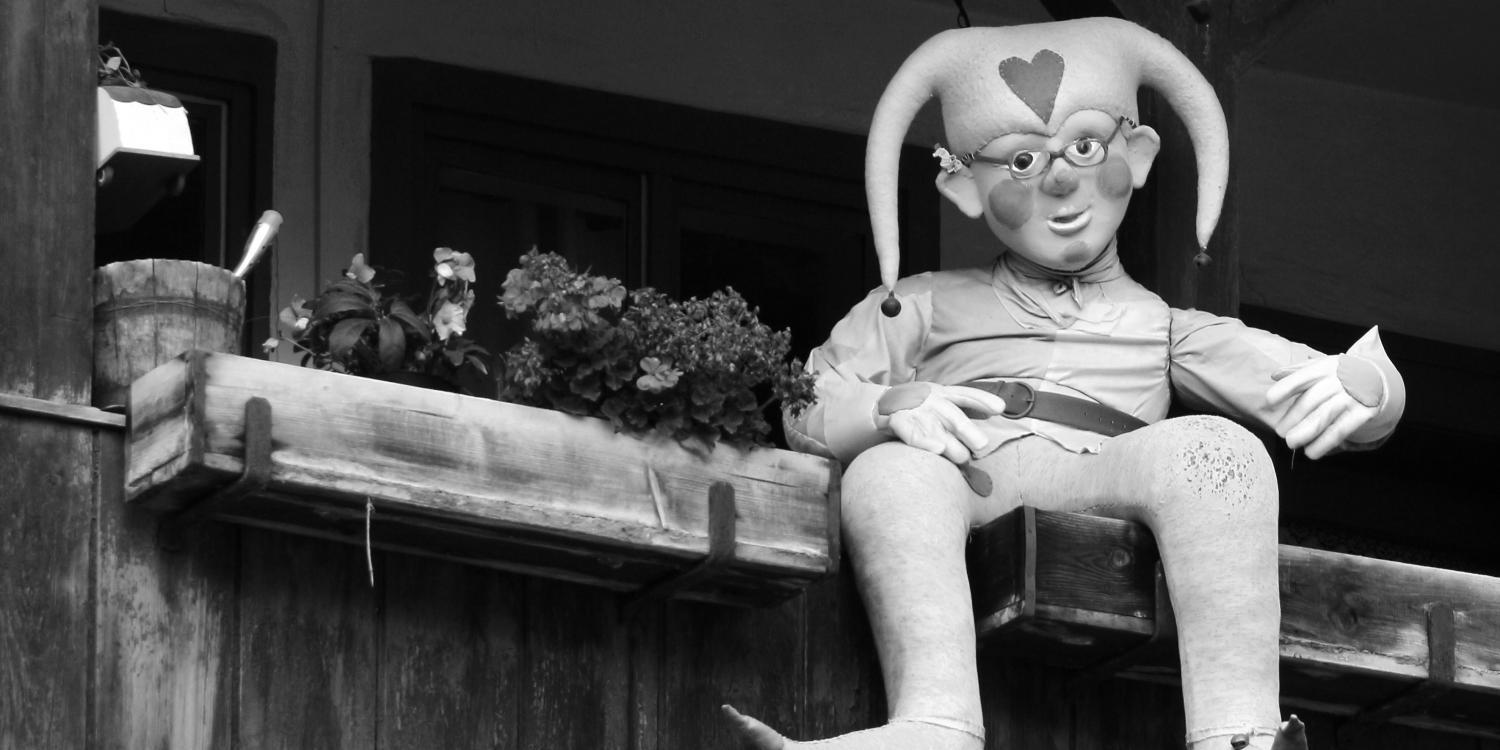 Ein Narr lässt auch einmal die Beine baumeln