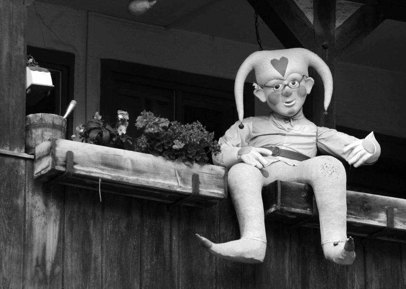 Ein Narr lässt auch einmal die Beine baumeln