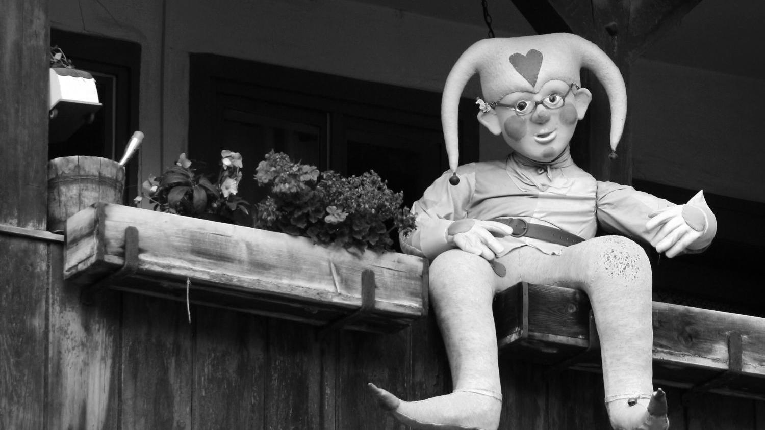 Ein Narr lässt auch einmal die Beine baumeln