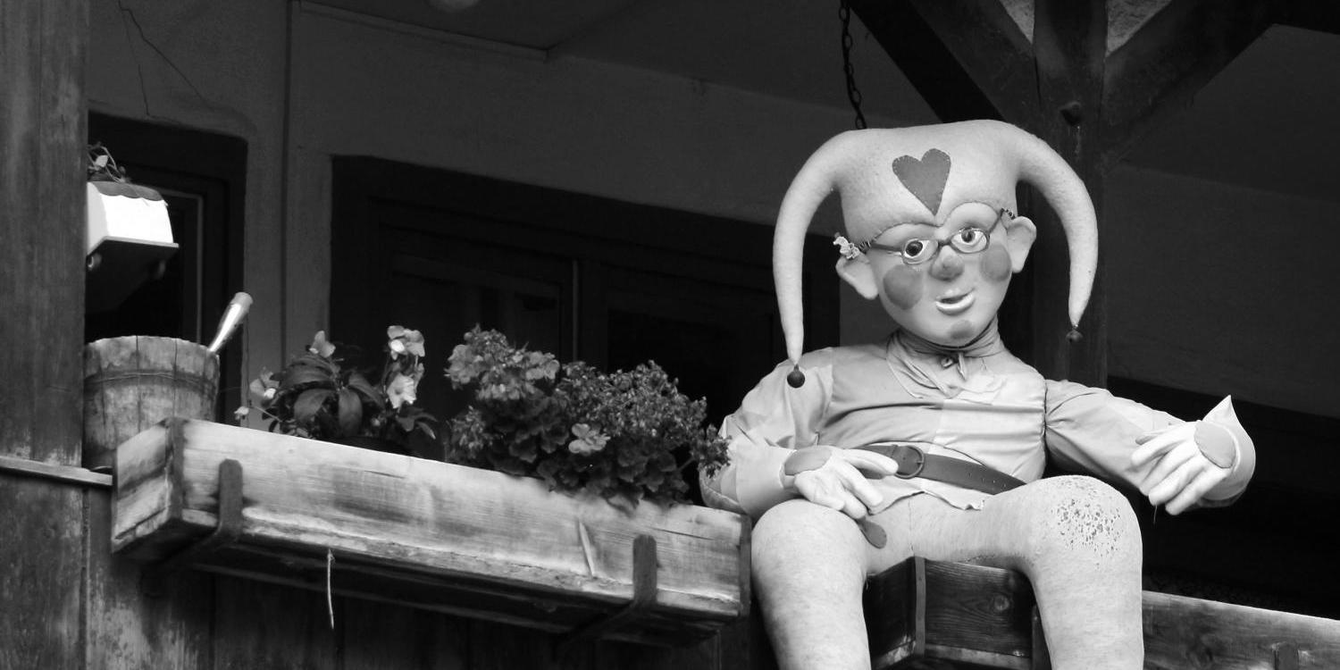 Ein Narr lässt auch einmal die Beine baumeln