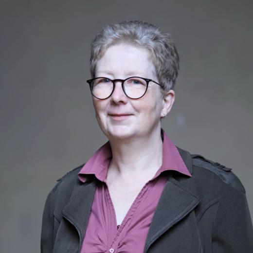 Mitarbeiterinnenportraitfoto Gudrun Dellwing