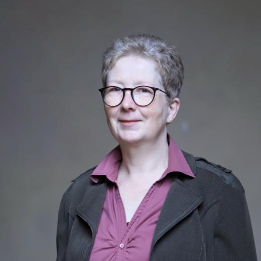 Mitarbeiterinnenportraitfoto Gudrun Dellwing