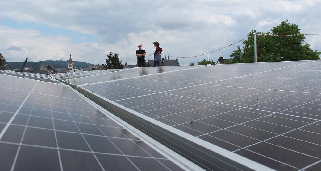 Photovoltaikanlage auf dem Dach des Angela-Merici-Gymnasiums Trier