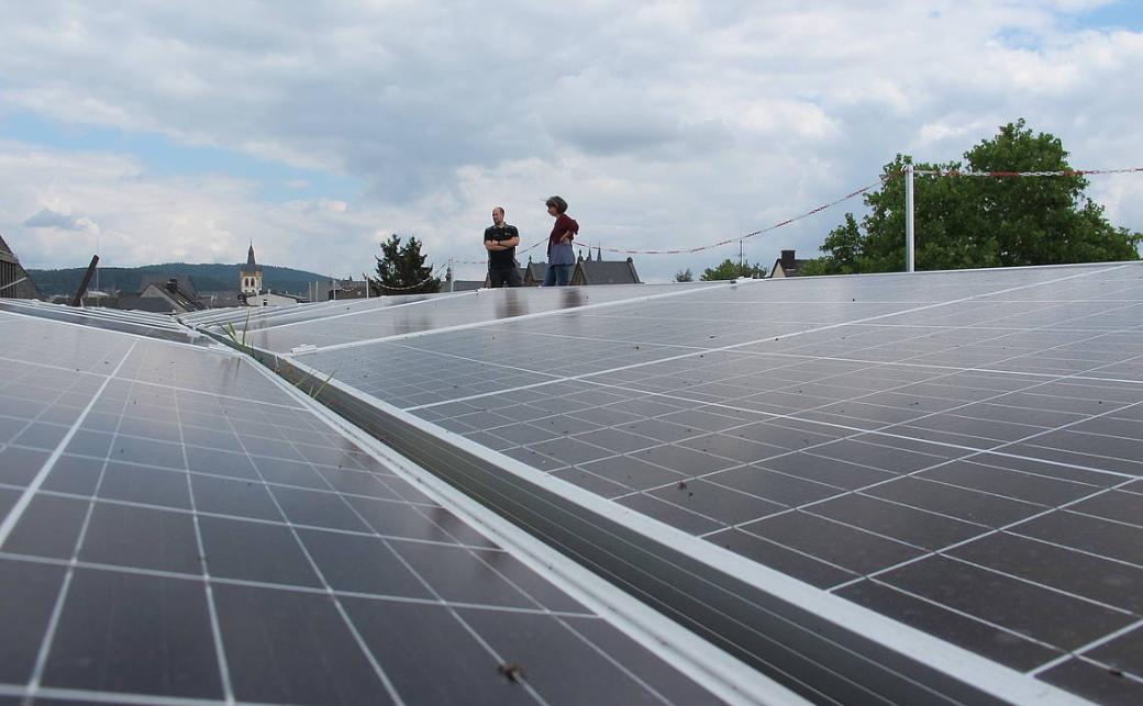Photovoltaikanlage auf dem Dach des Angela-Merici-Gymnasiums Trier