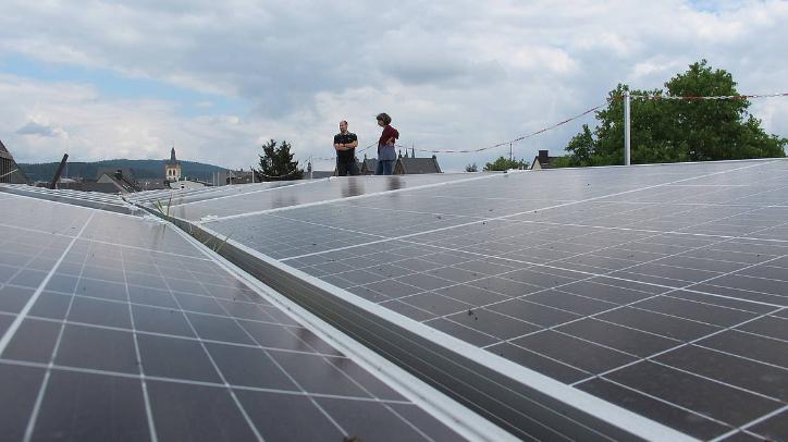 Photovoltaikanlage auf dem Dach des Angela-Merici-Gymnasiums Trier