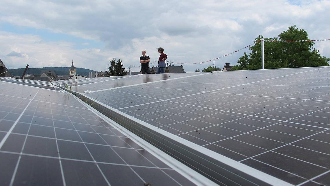 Photovoltaikanlage auf dem Dach des Angela-Merici-Gymnasiums Trier