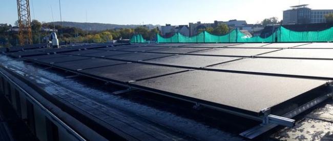 Solarmodule auf dem Dach des Johannes-Foyers in Saarbrücken