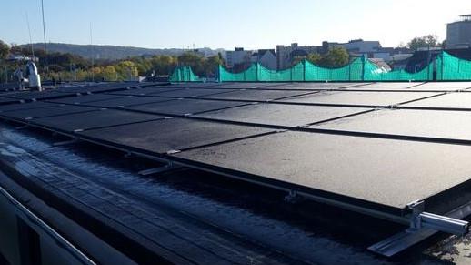 Solarmodule auf dem Dach des Johannes-Foyers in Saarbrücken