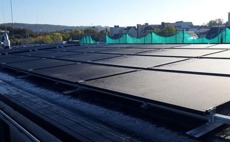 Solarmodule auf dem Dach des Johannes-Foyers in Saarbrücken