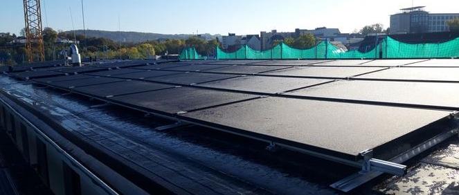 Solarmodule auf dem Dach des Johannes-Foyers in Saarbrücken
