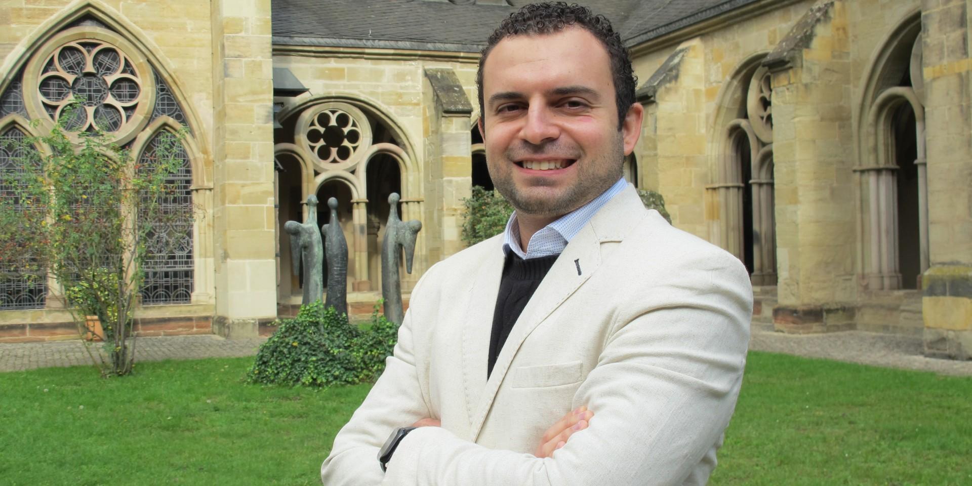 Personenfoto André Themoteo aufgenommen im Domkreuzgang Trier (c) Stefan Schneider, Bistum Trier Personenfoto André Themoteo aufgenommen im Domkreuzgang Trier