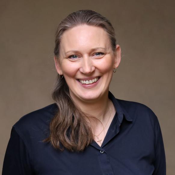 Portraitfoto von Frau Schuster