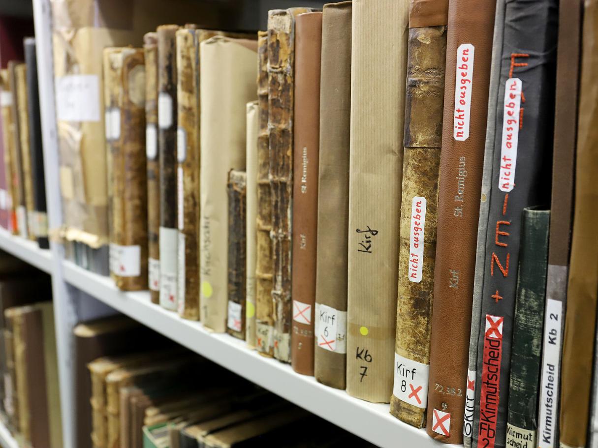 Kirchenbücher, die bereits nur noch als Kopie ausgegeben werden.