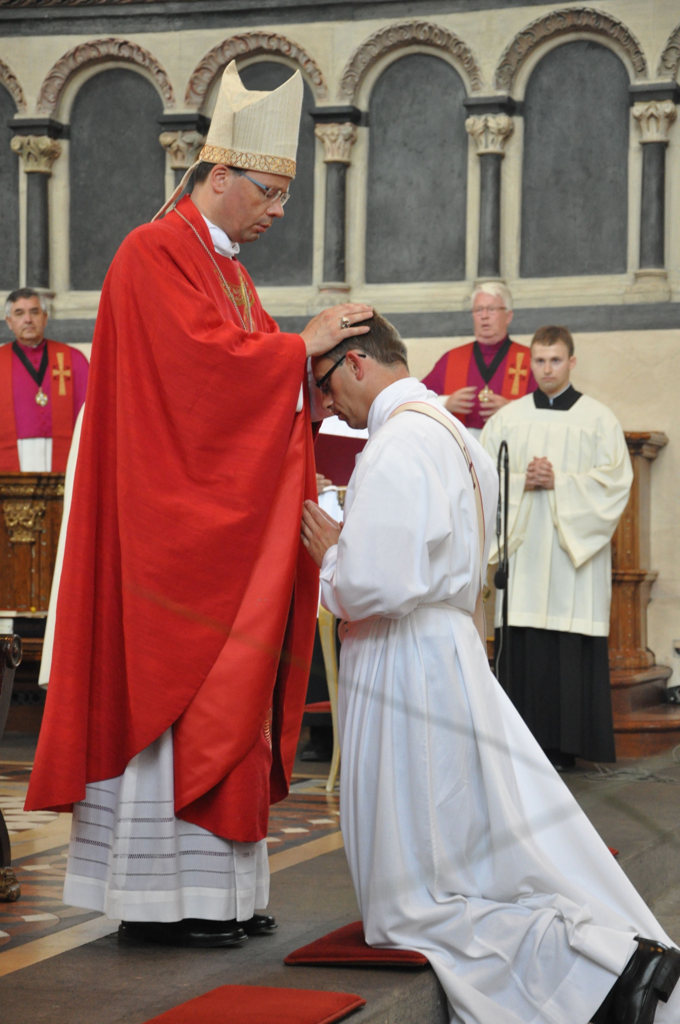 Priesterweihe 2010 Handauflegung