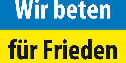 Ukrainische Fahne blaugelb mit Beschriftung Wir beten für den Frieden
